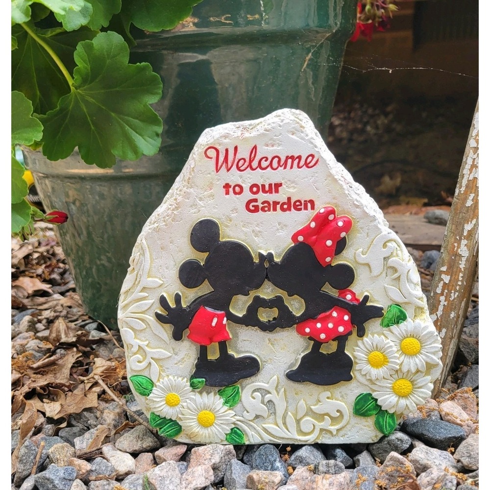 Disney Mickey Minnie Mouse Resin Welcome To Our Garden Stone Heart Hands